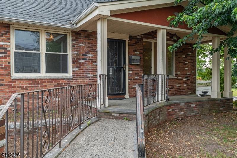 Welcome to this beautifully updated 3 bedroom, 2.
