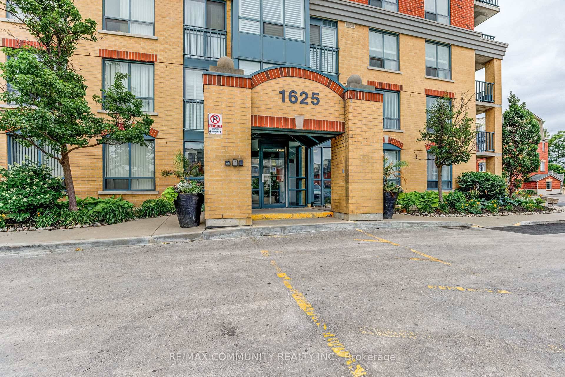 Welcome to 1625 Pickering Parkway where comfort meets convenience in the heart of Pickering.