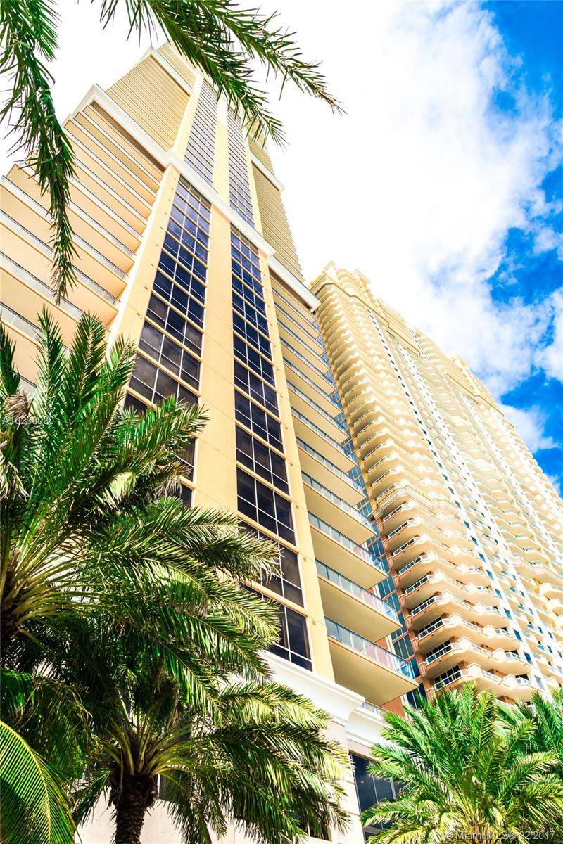 Gorgeous 4 bed 6, 5 bath unit in the luxury Mansions at Acqualina.