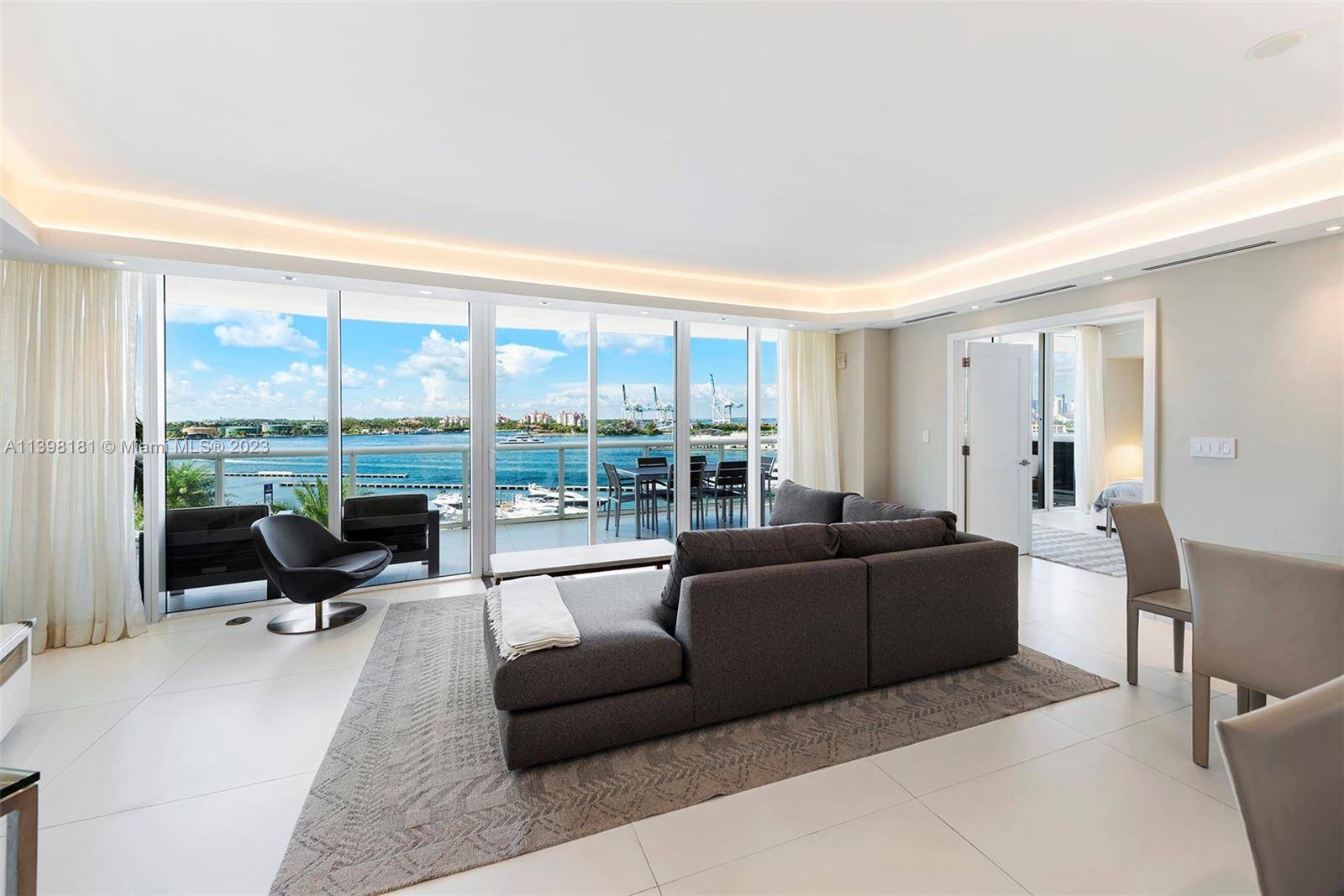 Enjoy incredible water views and Miami city skyline views from 804 at Murano Grande, located in the iconic South of Fifth neighborhood.