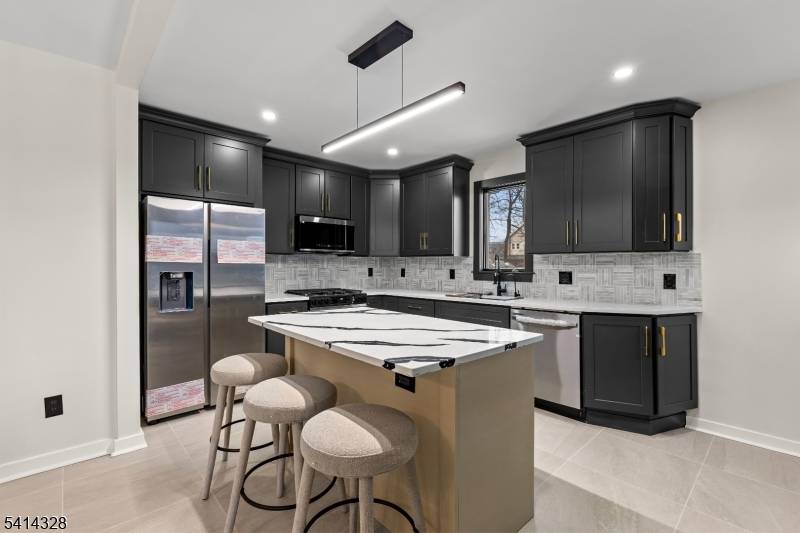 Brand new beautifully renovated 3 bedroom 3.