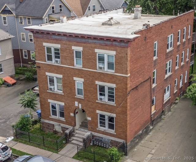 Exceptional opportunity to acquire a cash flowing CONDO STATUS brick building at 9 CAP !