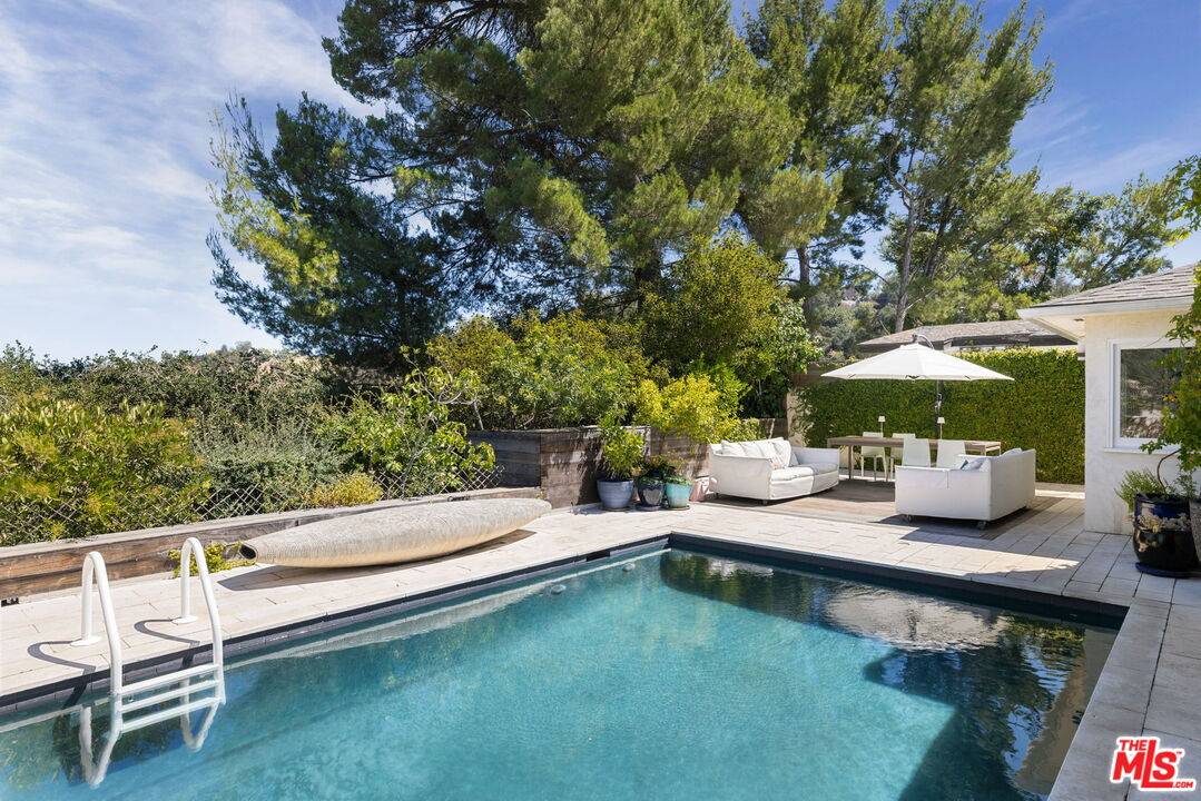 8704   Hollywood Hills Rd 3BR Hollywood Hills East La
