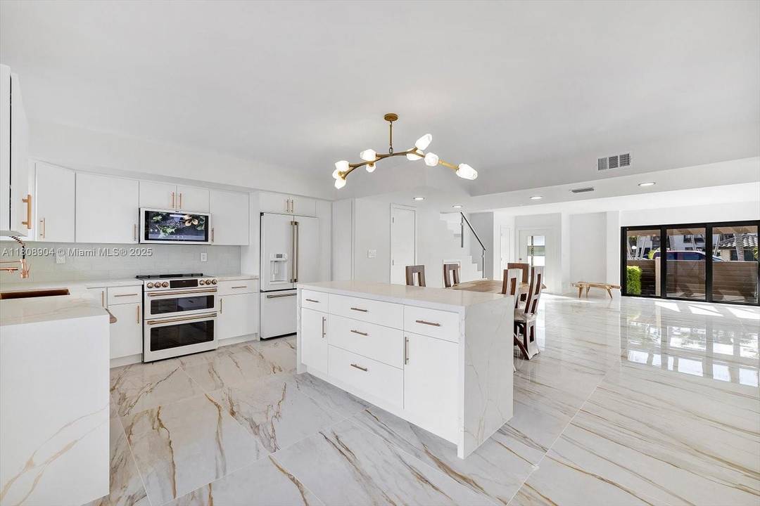 Exquisitely modern and totally renovated two story townhouse on great location.