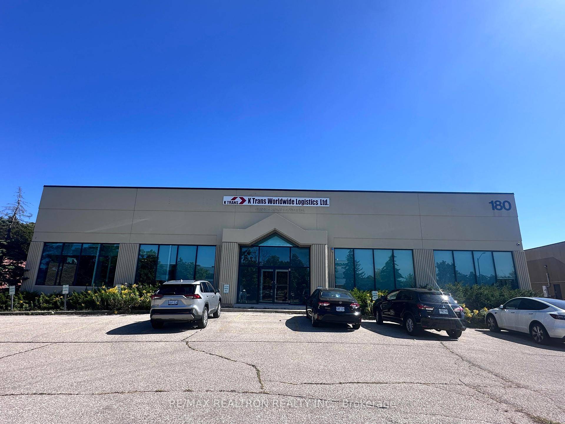This premium freestanding facility available for sublet in a prestigious industrial business park offers 5, 000 29, 000 SF of office and warehouse space, with the option to partially rent.