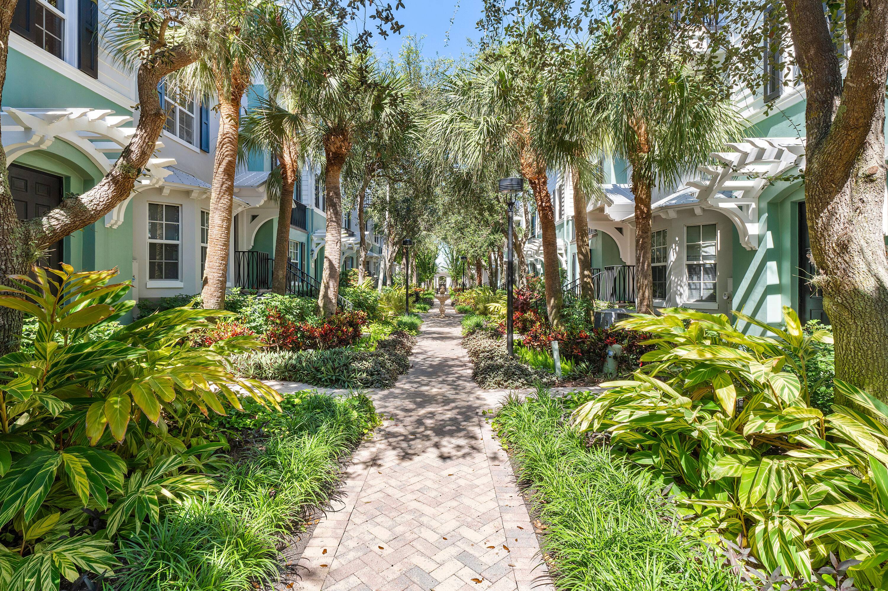 Courtyard unit in Mallory Square !
