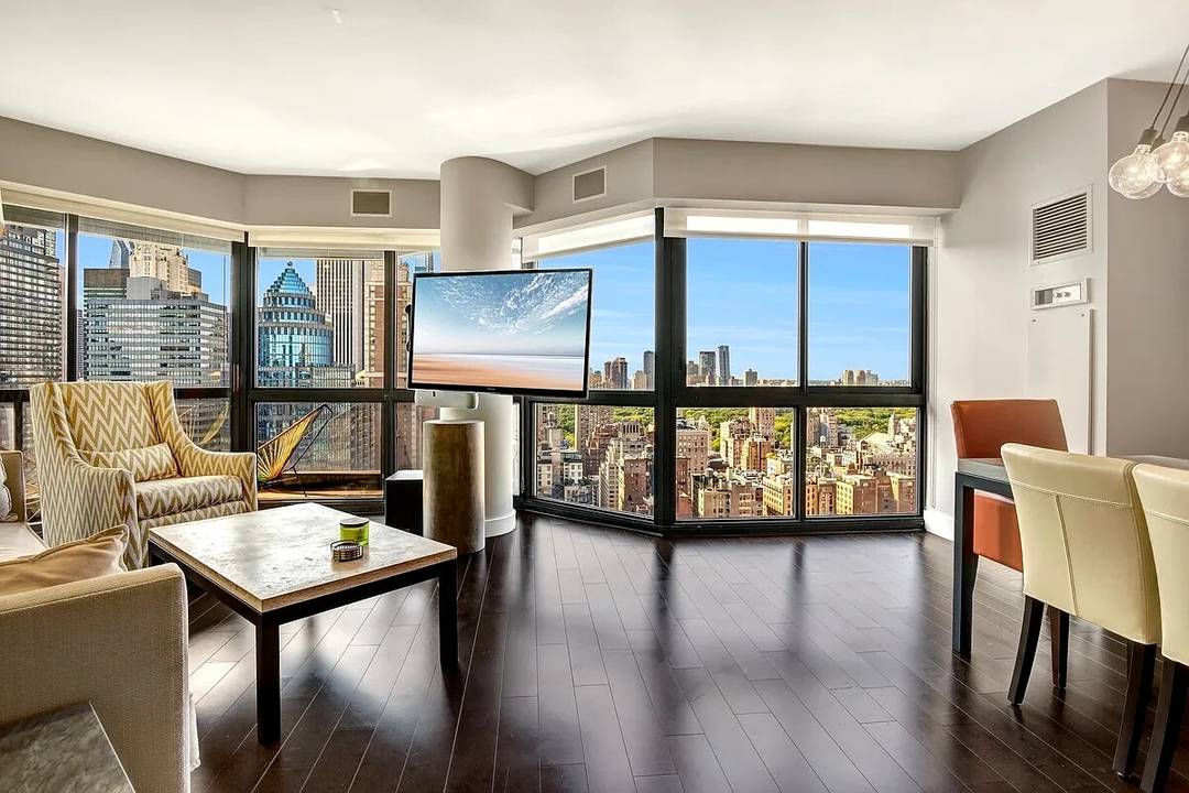 Spectacular and spacious one bedroom residence featuring floor to ceiling windows with expansive views of the New York City skyline and Central Park, complemented by a large covered balcony ideal ...