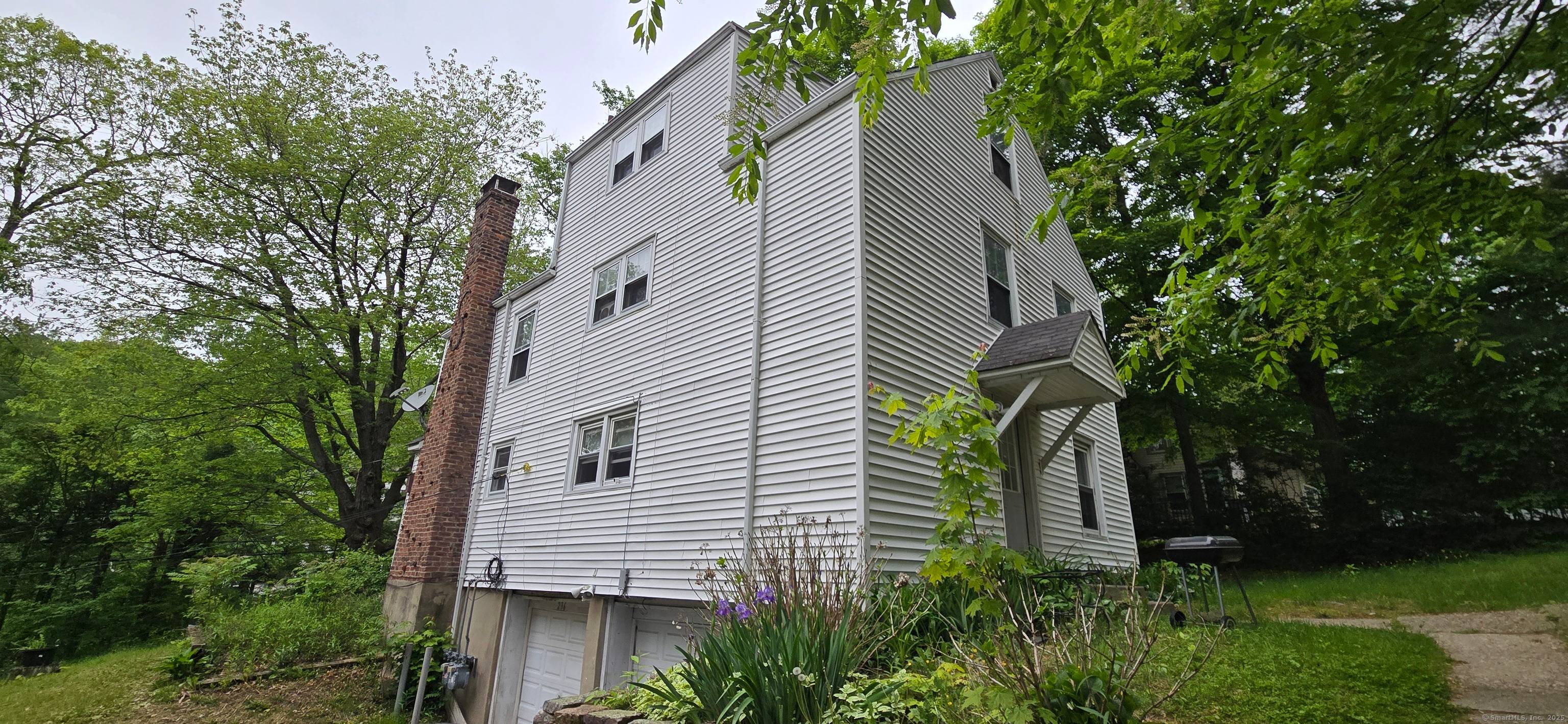 Beautiful, cash flowing 4 Family in one of Connecticut's most highly desired multifamily markets.