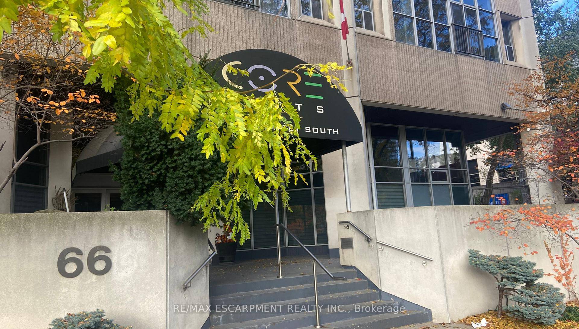 Welcome to Core Lofts ! Available NON This stylish 1 bedroom, 1 bathroom loft comes complete with parking and a locker.