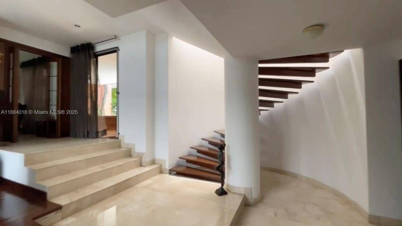 Spectacular corner residence in the heart of Pinares, Pereira.