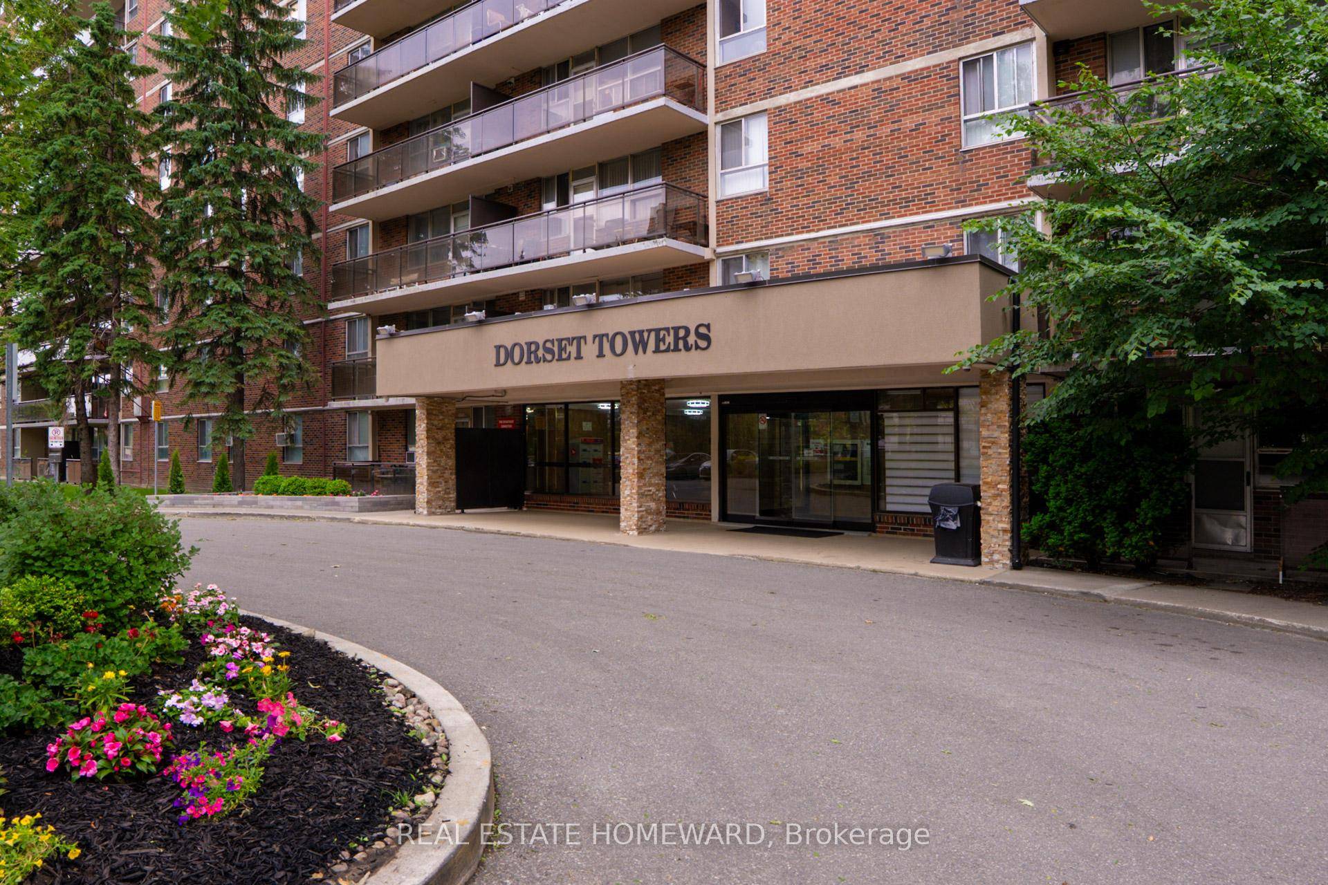 Stunning amp ; Spacious 3 Bedroom Condo in Desirable Dorset Park !