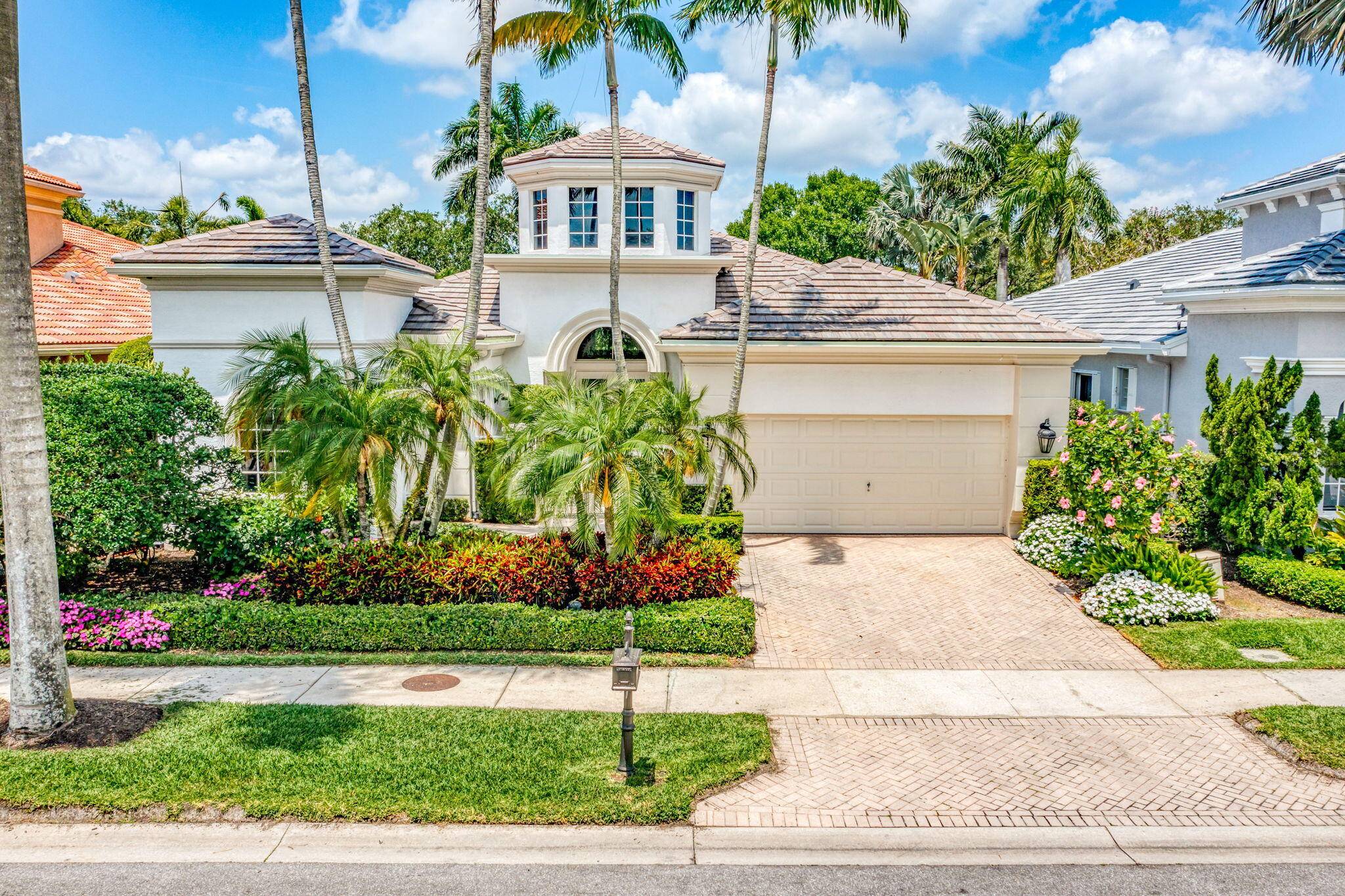 Golf, Luxury, Lifestyle It All Comes Together Here.