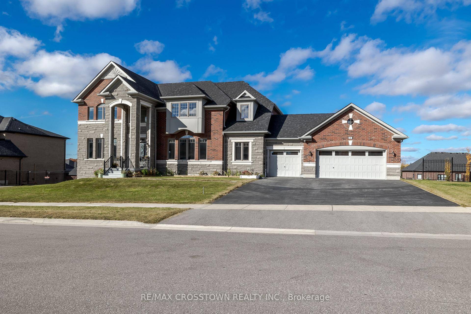 Absolutely bright and stunning executive home on large lot, 3 car garage.