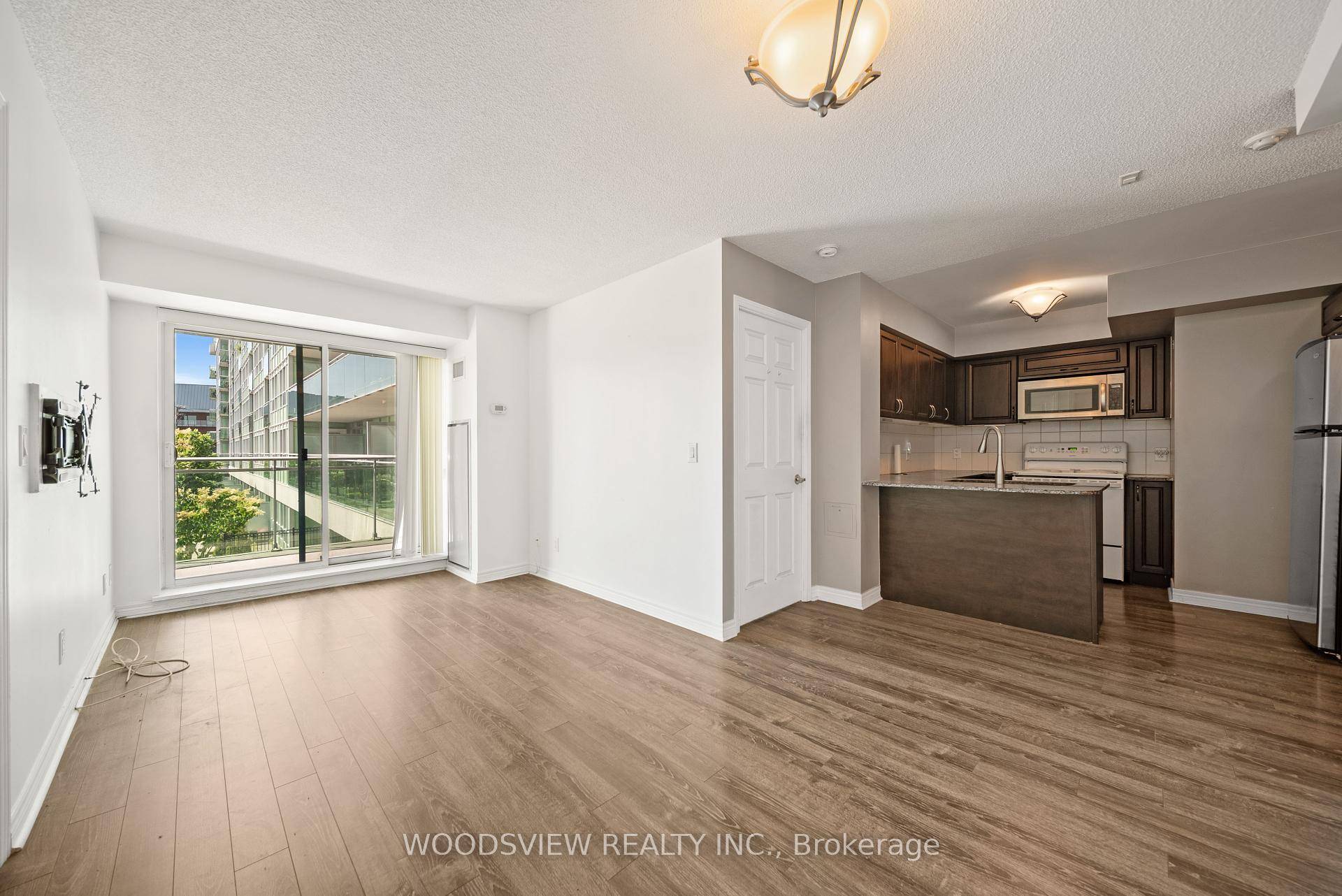 Welcome to Wilshire on the Green Boutique Living in a Prime Location !