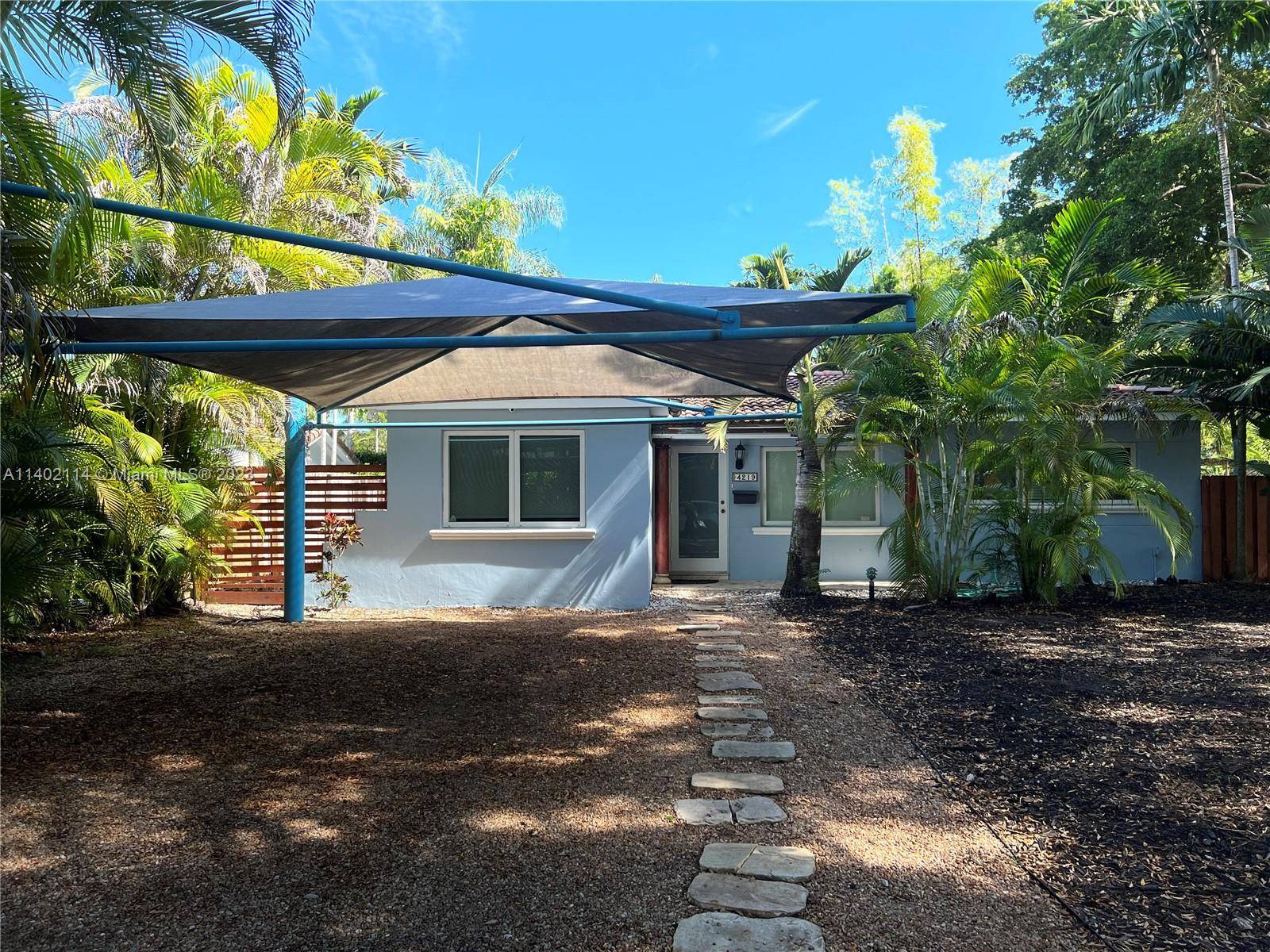South Coconut Grove cottage with 2 bedrooms, 1.