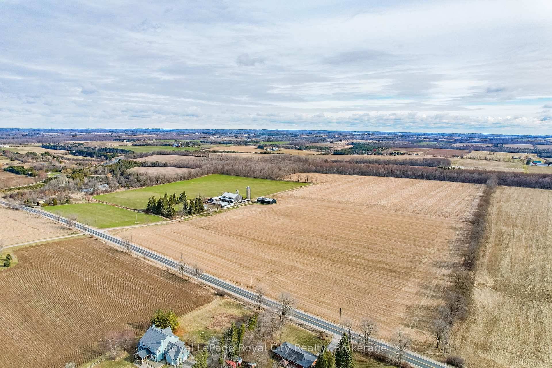 Just 10 minutes from the city and all major amenities, this extraordinary 106 acre property offers the best of both worlds peaceful country living with everyday convenience close at hand.