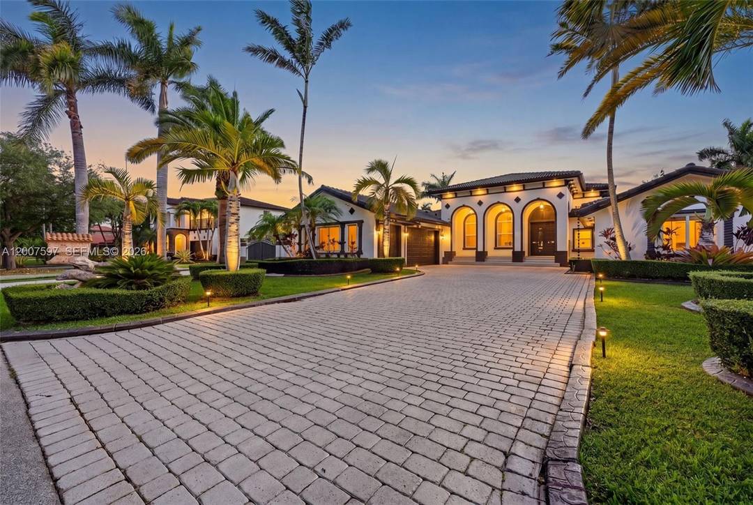 Completely reimagined and finished to perfection, this fully remodeled Miami home offers a rare blend of modern luxury, comfort, and true turnkey living.