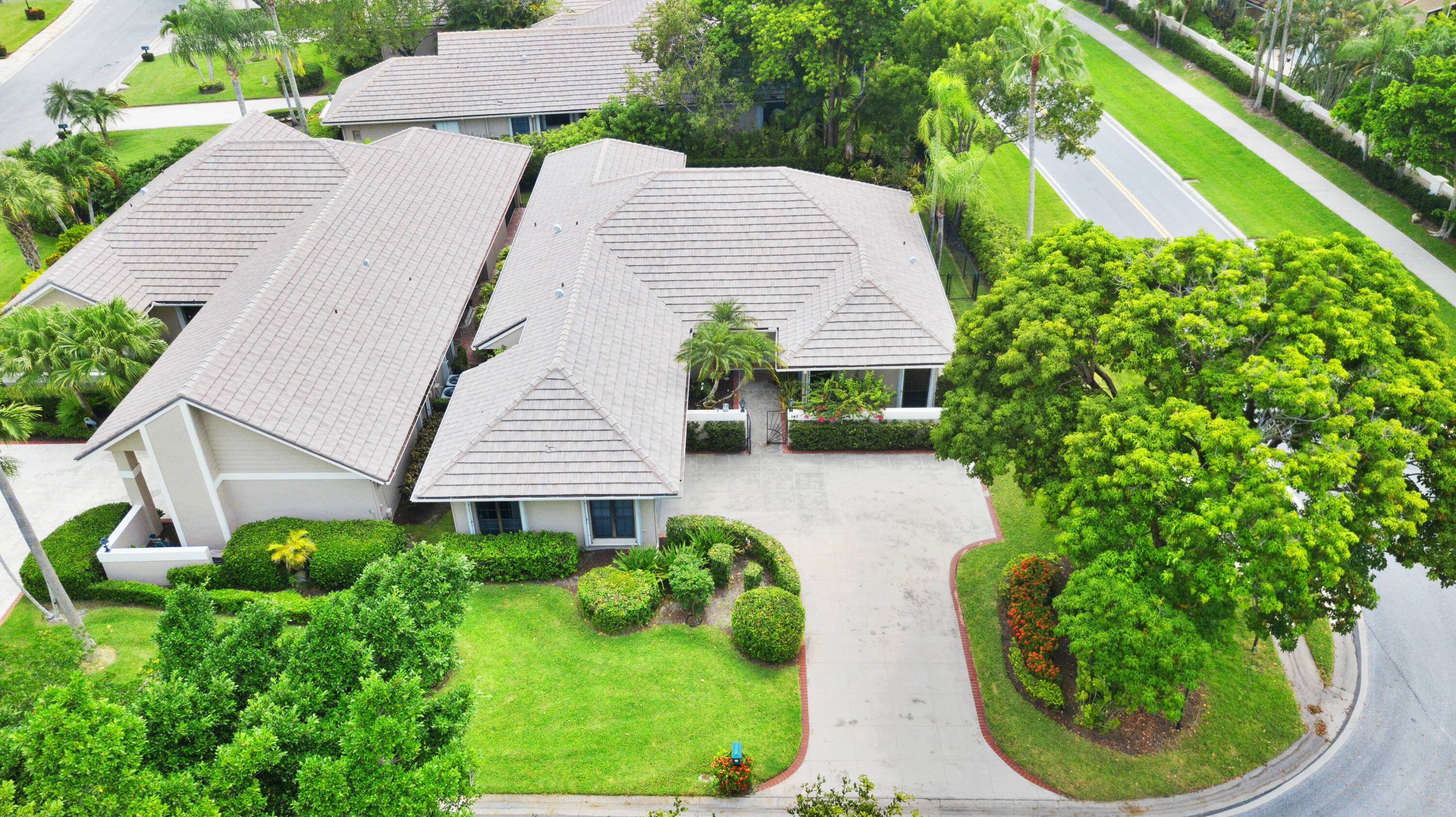 Recently fully remodeled and beautifully decorated single family home on a corner lot w 2 car garage !
