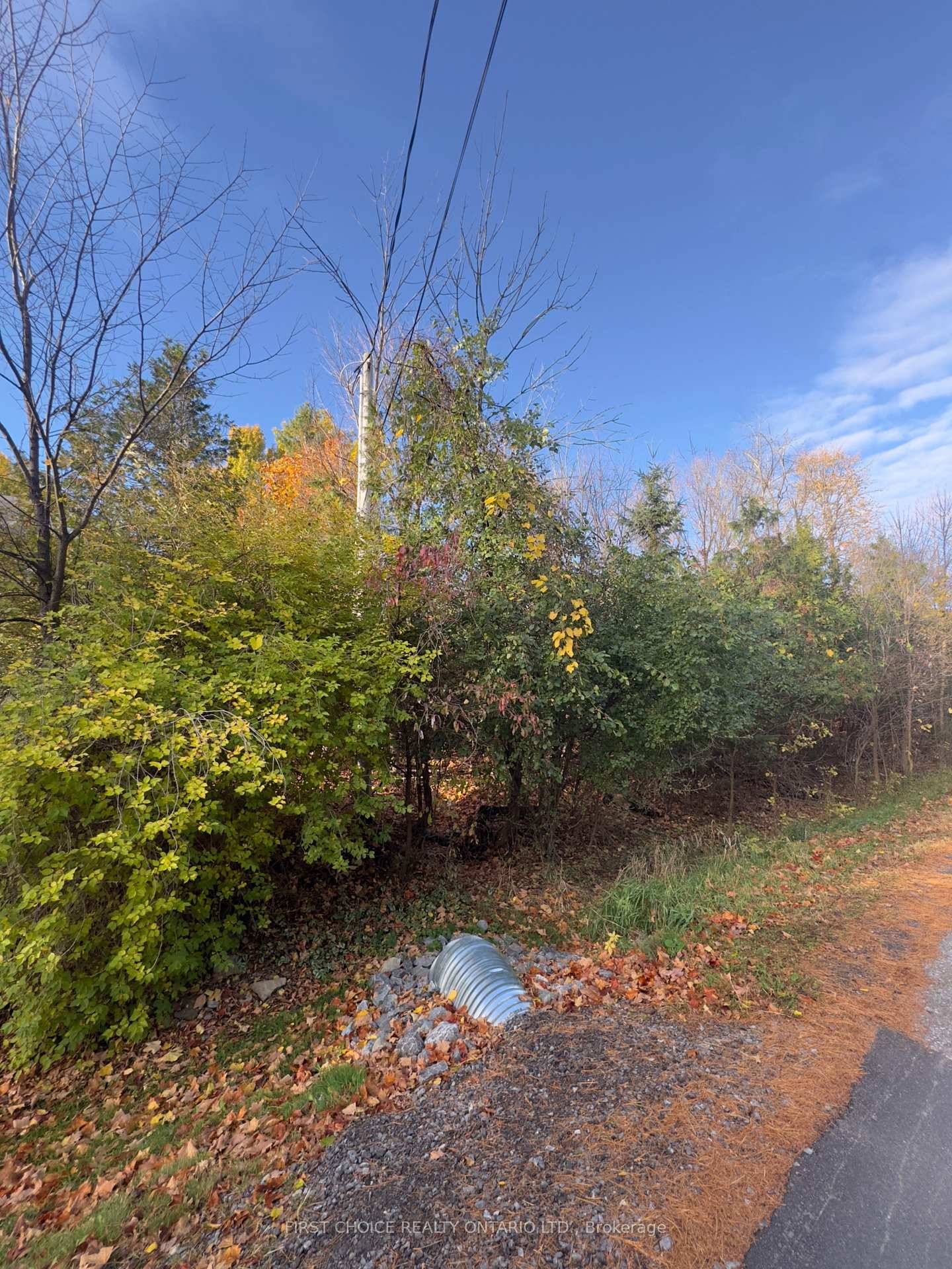 New Listing ! This is a wonderful 105 ft X 150 ft lot, this is your chance to build your dream home on Barlow Crescent, one of Ottawa's most beautiful ...