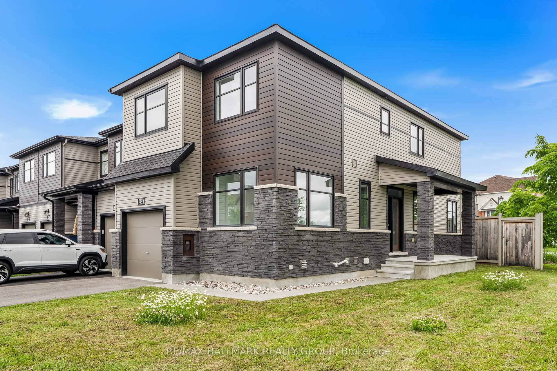 Welcome to 833 Dynasty Street ; This immaculate 4 bedroom, 4 bathroom Minto Venice Corner unit townhome is located on a prime lot right across the Aquaview Park.