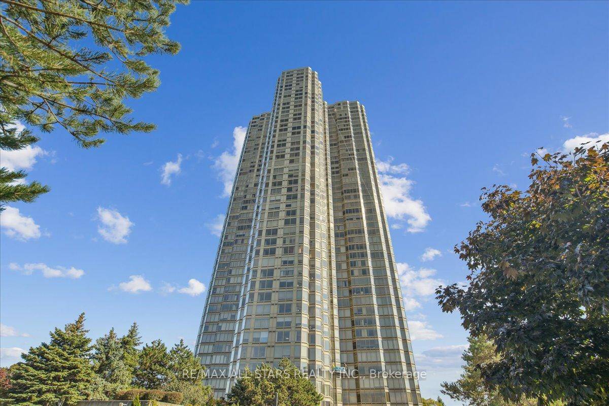 Stunning Waterfront Luxury Totally Renovated Condo 3 Bedroom 2Den, 9'Ceiling, 2, 437 SF, 240 degree view NWS, w Views Phenomenal Enchanting Views Of The Lake amp ; Humber Bay Shores, ...