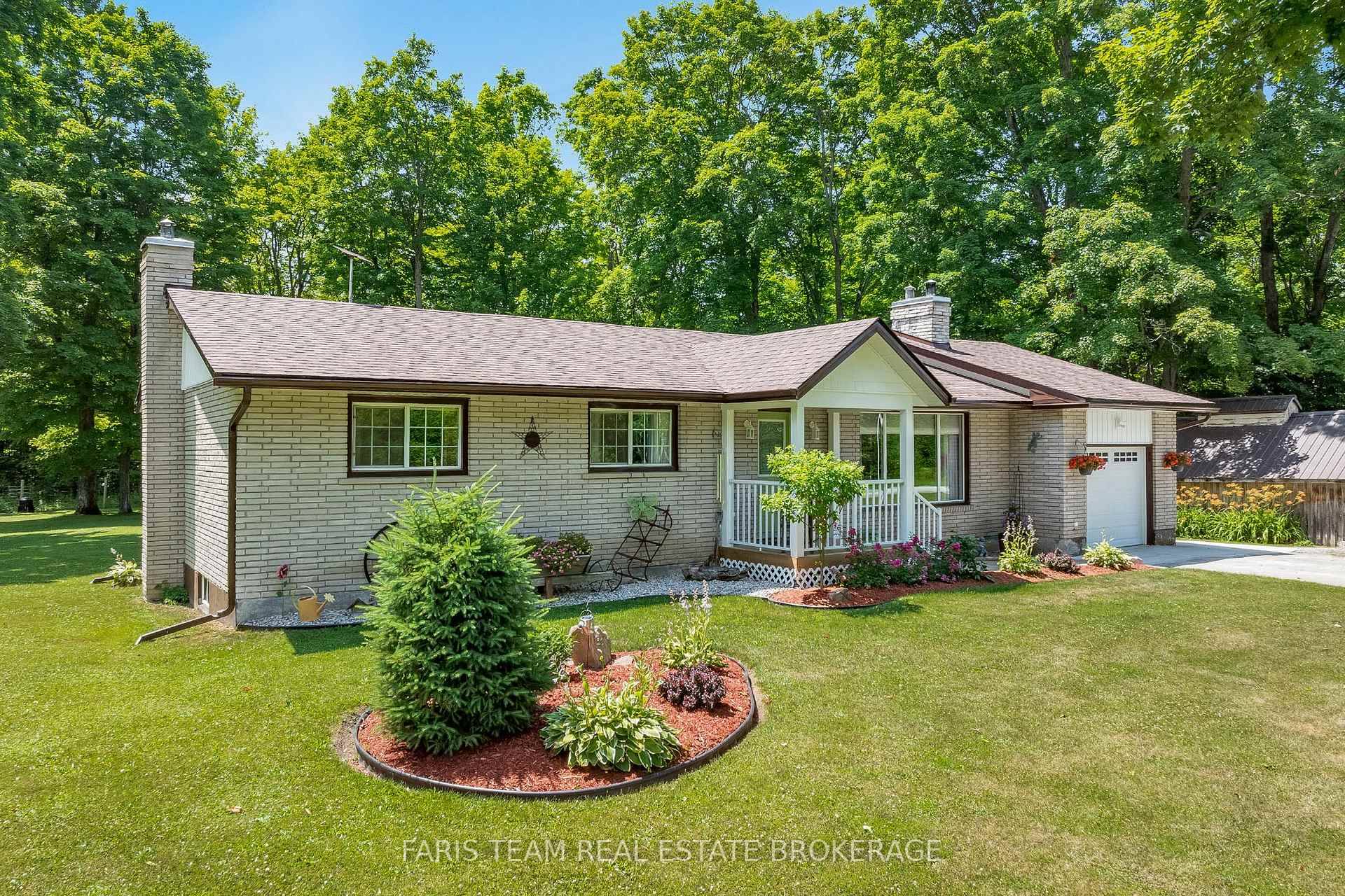 Top 5 Reasons You Will Love This Home 1 Set on just under 2 acres, this picturesque backyard is a nature lovers dream with a lush green lawn, mature maple ...