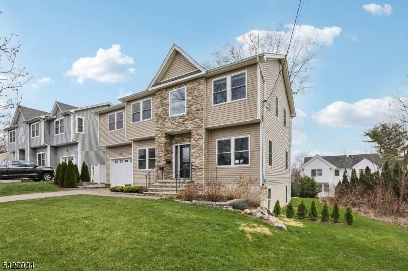 This stunning 5 1 2 year old Contemporary Colonial is move in ready and offers the perfect blend of modern luxury and suburban convenience, ideally situated on a quiet cul ...