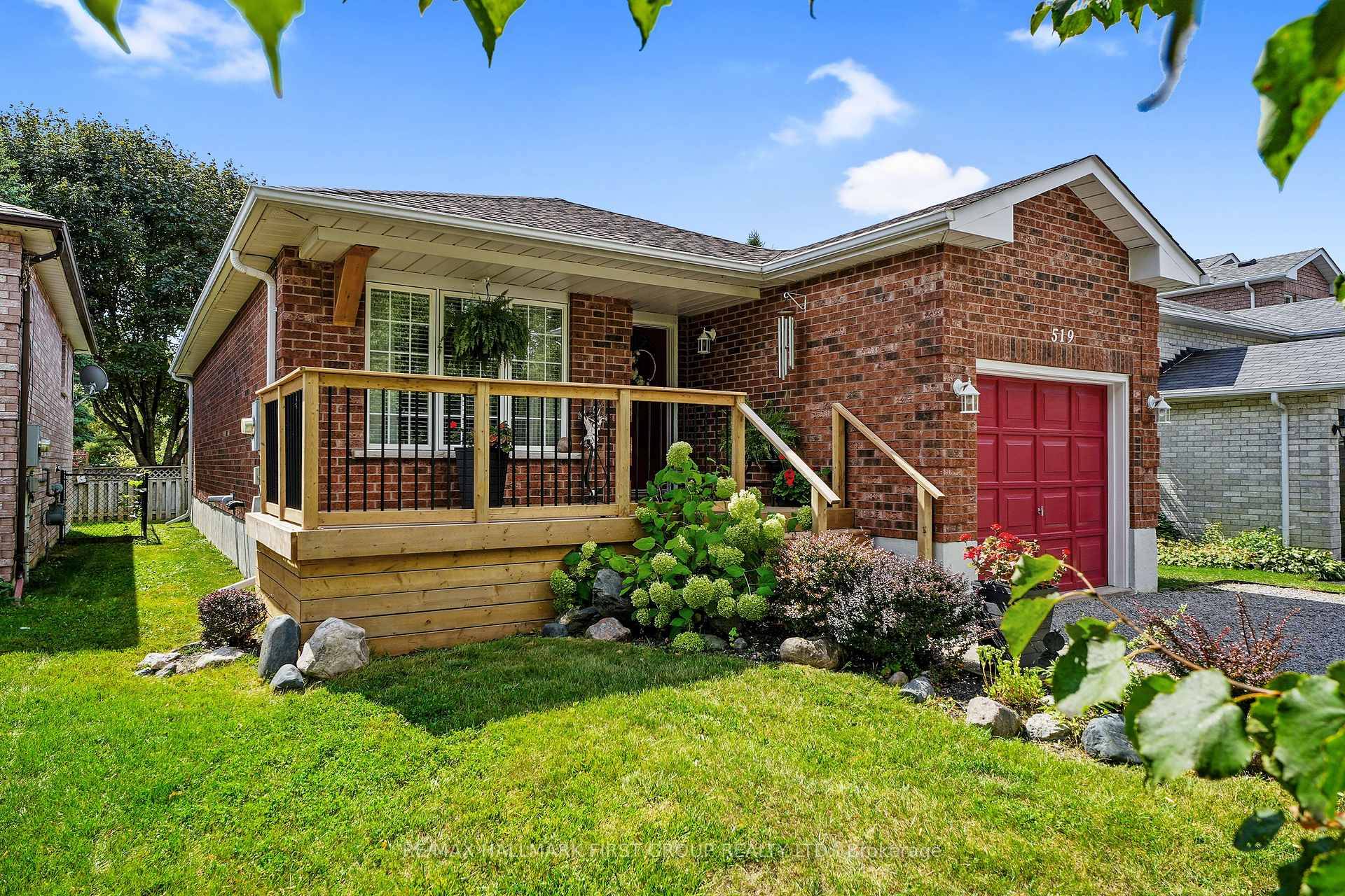 Recently updated and set in a family friendly neighbourhood in Cobourg's desirable east end, this charming bungalow pairs everyday comfort with stylish touches.