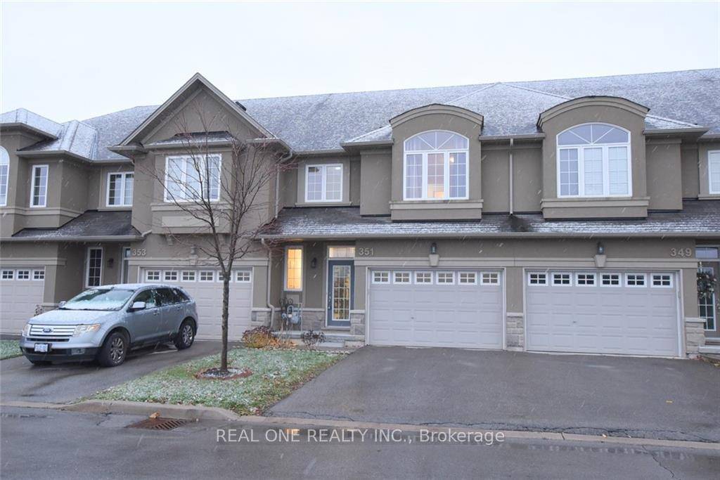No carpets ! 1800sqft freehold townhome located in the heart of Ancaster Meadowlands.