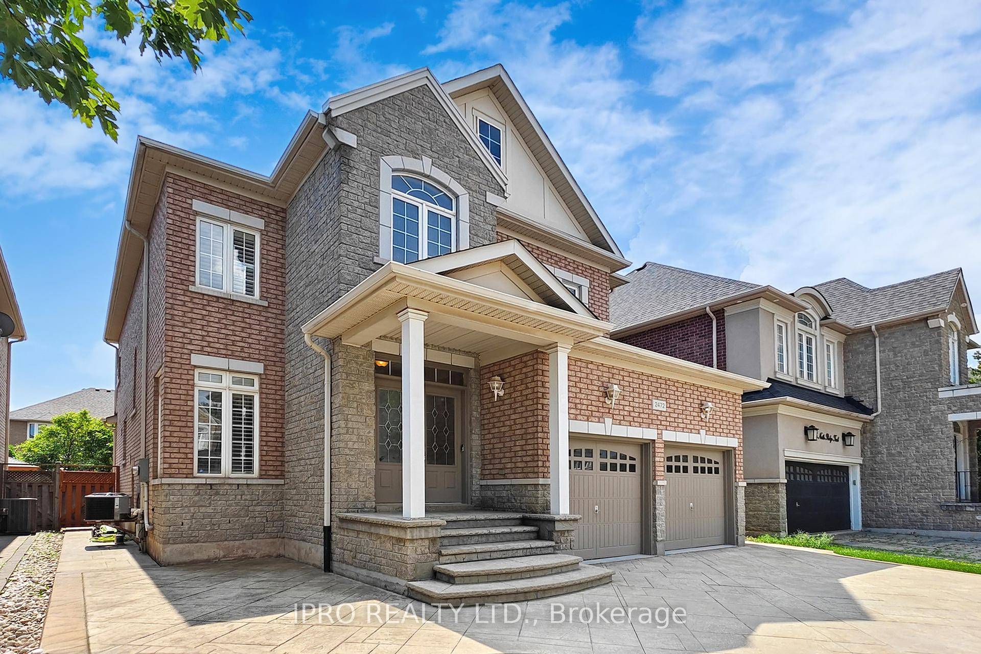 Nestled on one of Joshua Creeks most sought after streets, this 2724 sq ft impeccably maintained Ashley Oaks home offers over 4, 000 sq.