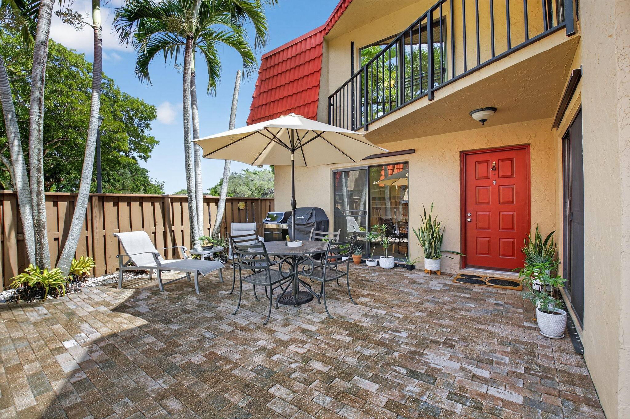 Beautiful 2BR 2. 5BA corner townhome in desirable Boca Rio !