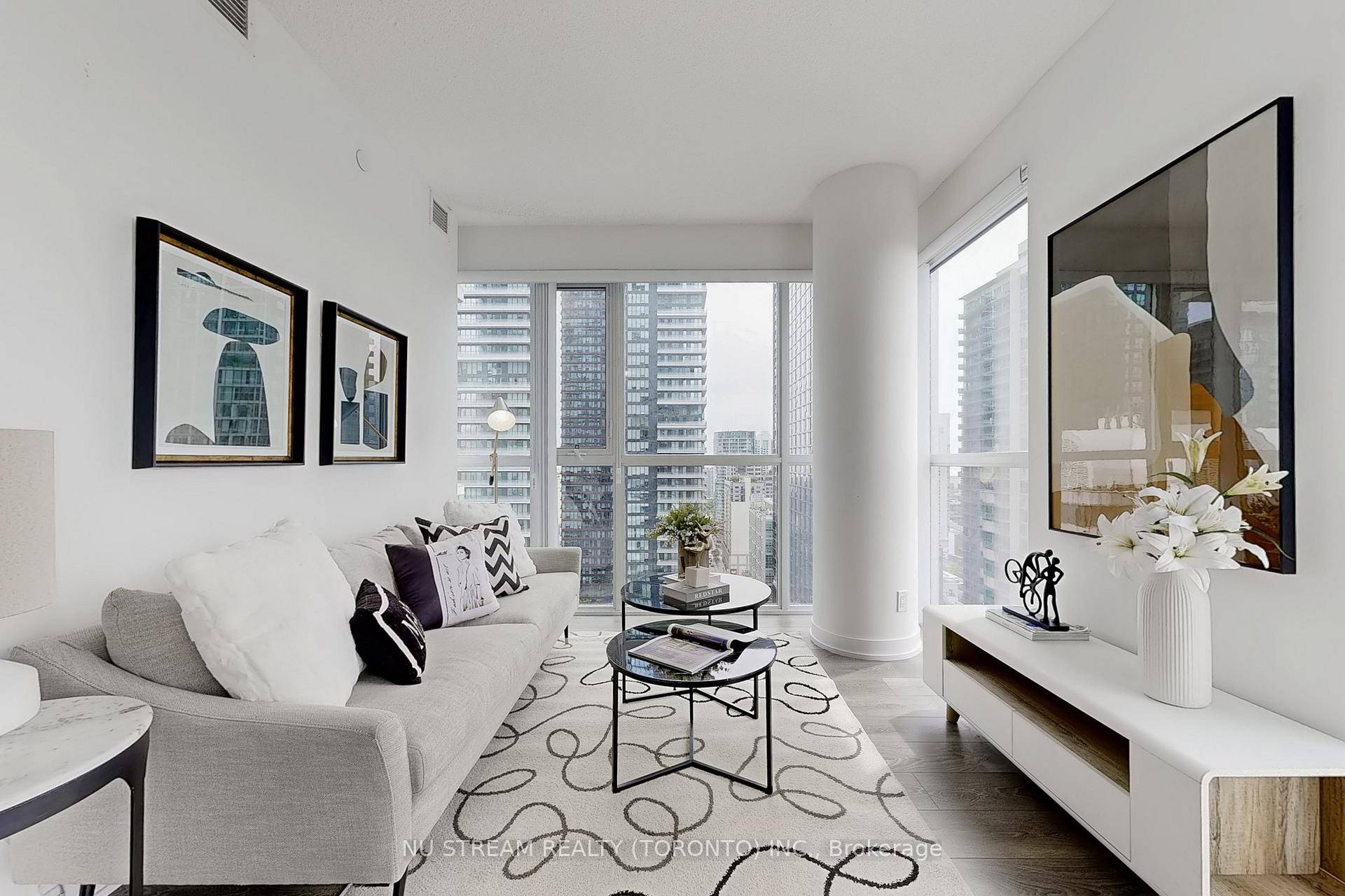 gt ; Stunning Corner Unit with Incredible S W Sunset View Of Downtown amp ; The Lake Spacious Living Dining Space With Floor to Ceiling Windows Provide An Abundance Of ...