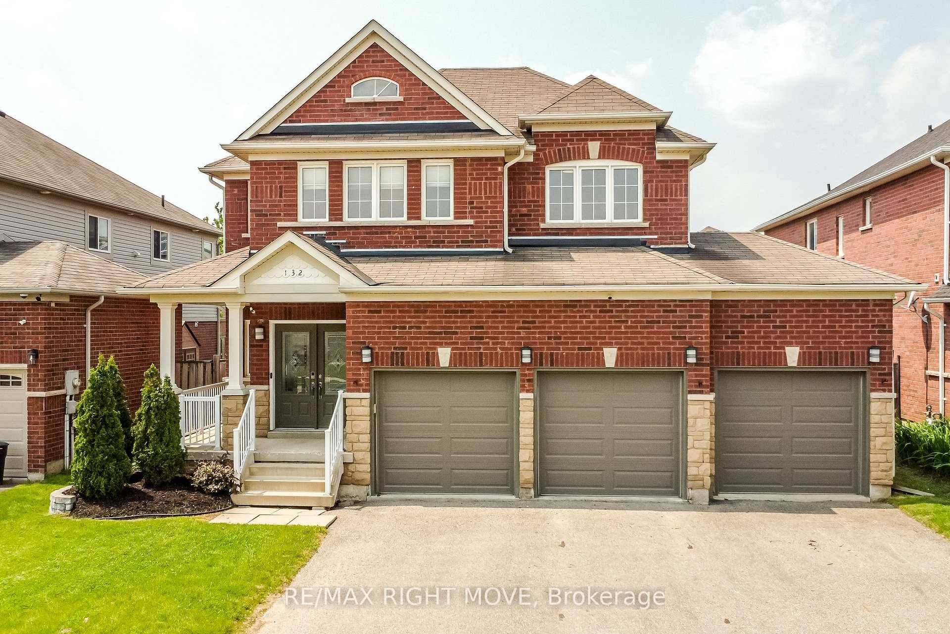 Welcome to this exceptional Baywood built residence, a perfect blend of comfort, space, and style, ideal for growing families.