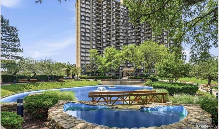 FABULOUS GATED BAY CLUB !