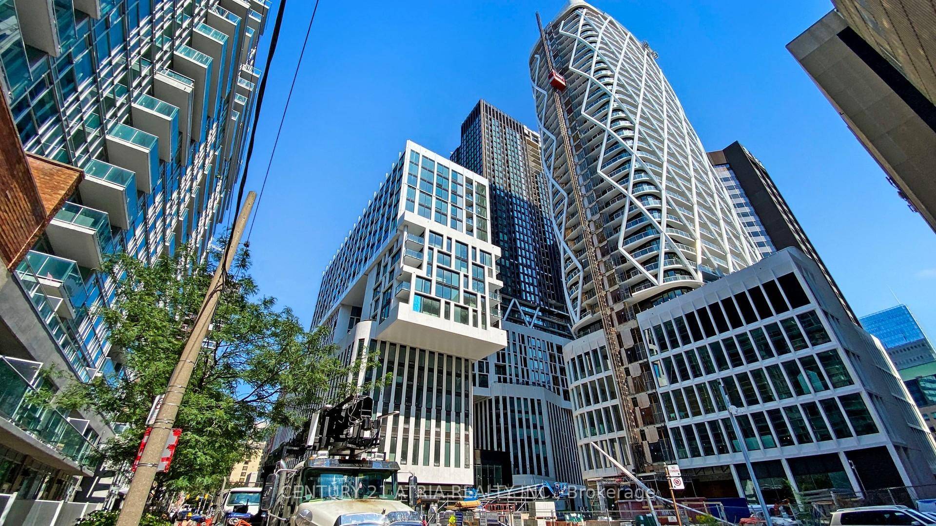 One Year New 1 Bed amp ; Den Unit Located at University and Dundas in the heart of downtown !