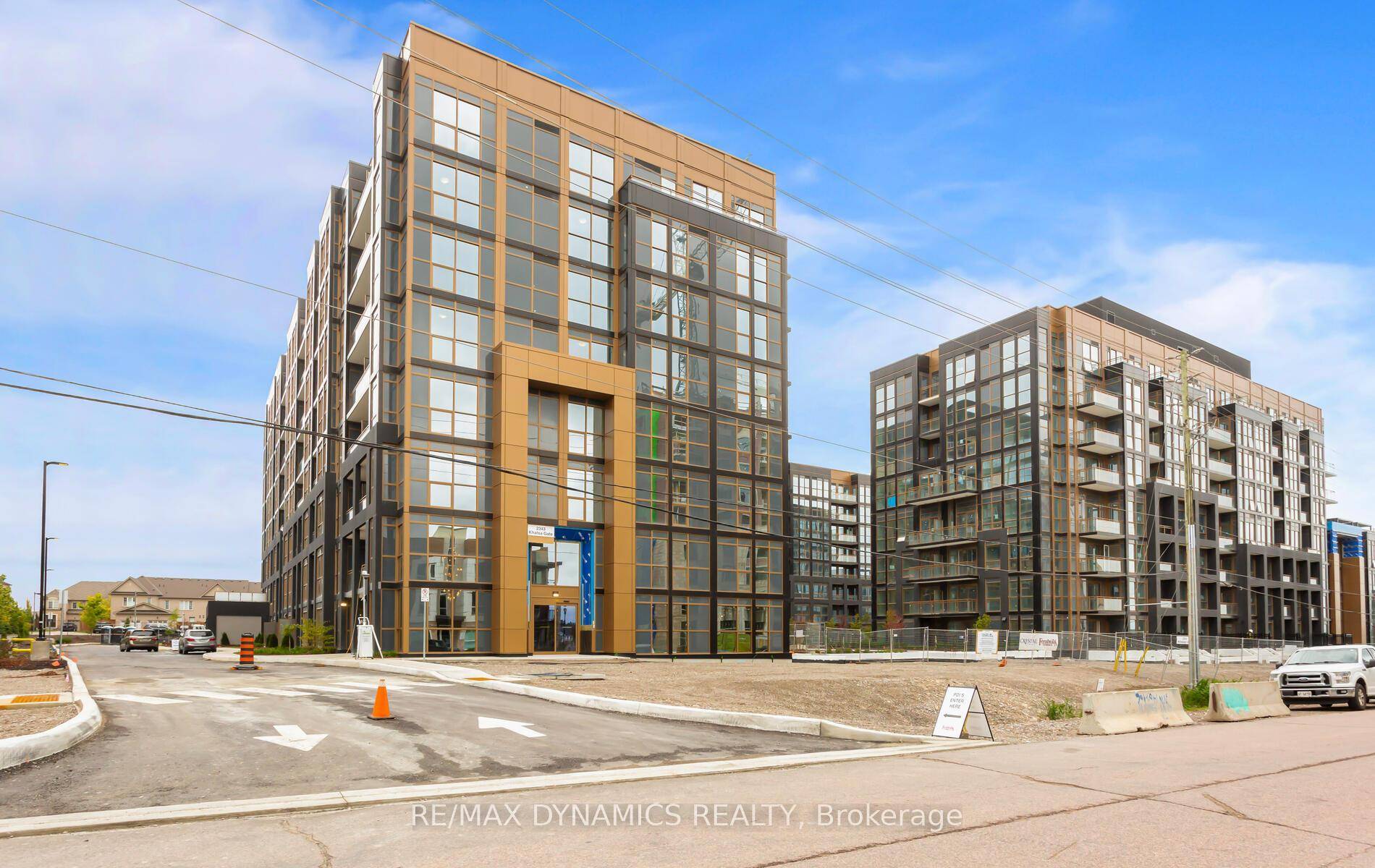 Brand new building with Smart Home Technology, built by Fernbrook Homes in demanding Oakville neighborhood.