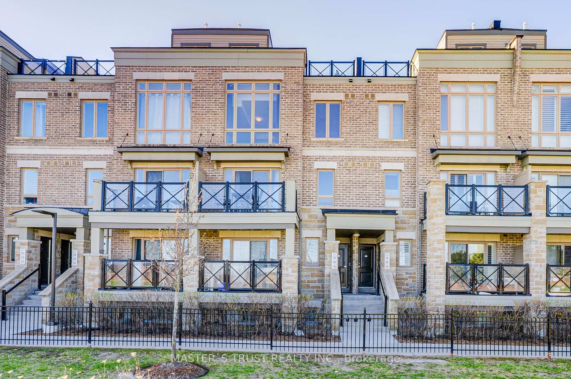 REAL ASKING PRICE Welcome to 215 10 Dunsheath Way in Markham.