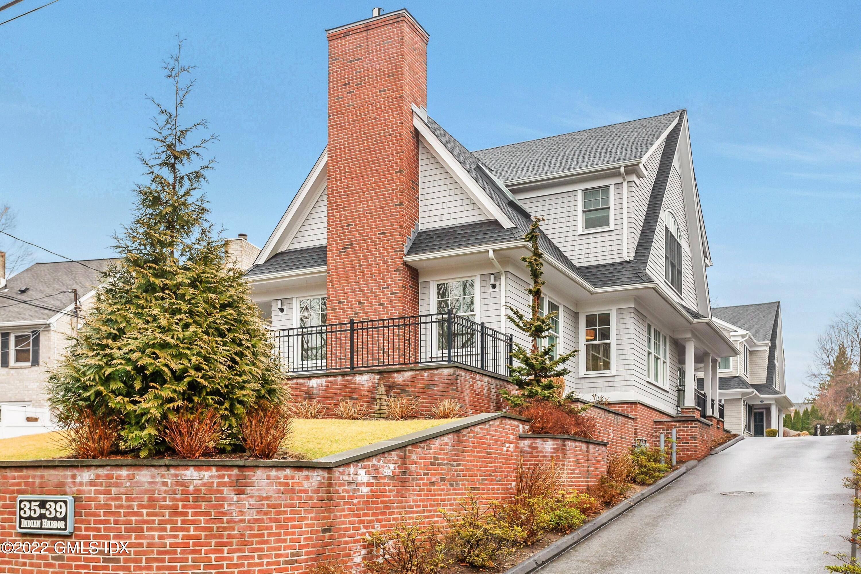 Located near downtown Greenwich, Metro North train station Bruce Museum, this stunning townhouse offers 4700 sq ft of luxury living.