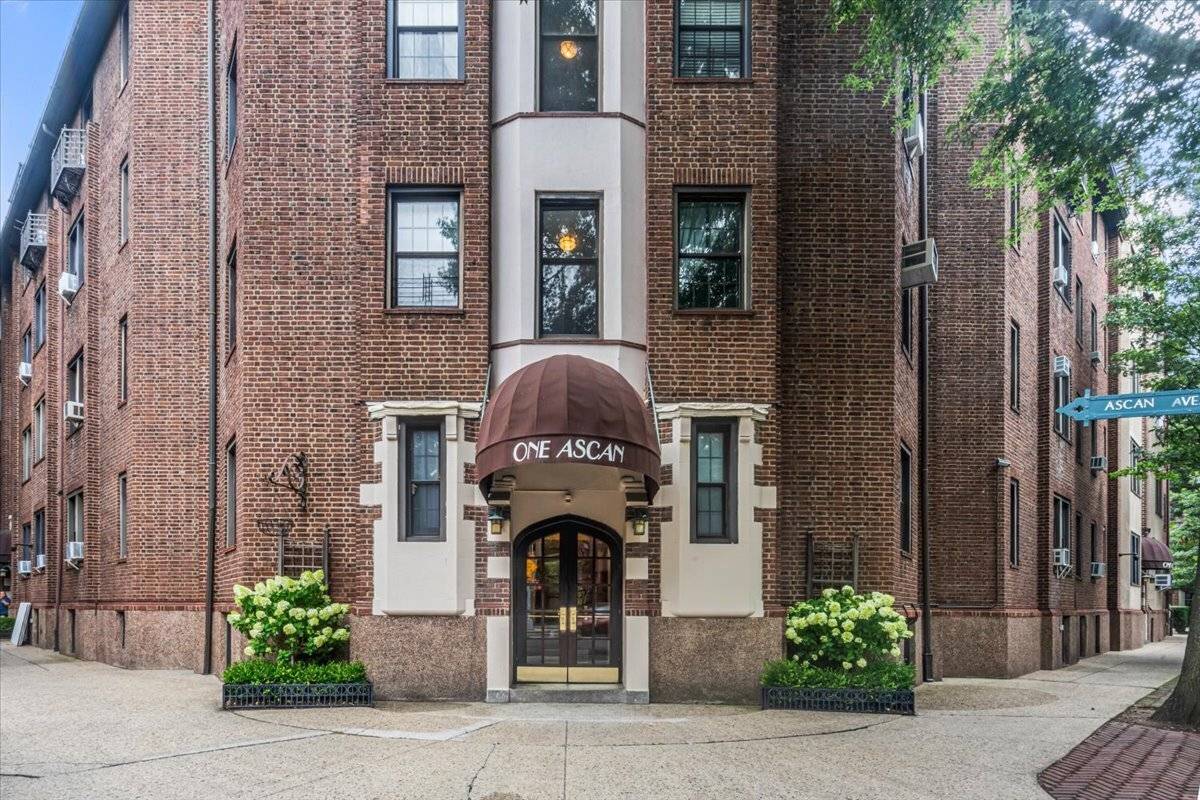 Discover this charming three bedroom, 21 2 bath duplex nestled in a century old neighborhood, often described as an urban antidote to Manhattan s dense chaos.