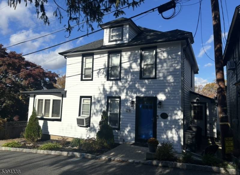 Charming colonial home in the heart of Mt.