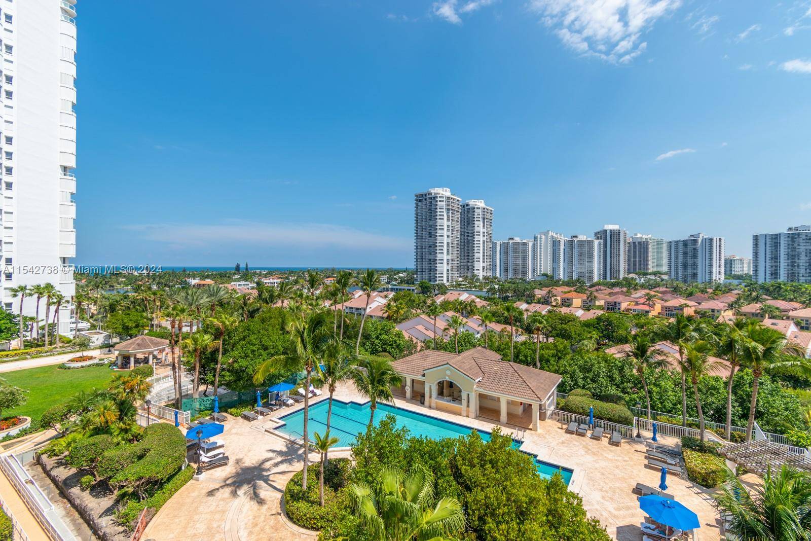 BEAUTIFUL FULLY FURNISHED CORNER UNIT 3 BED 2 BATH, LOCATED IN ONE OF THE BEST BUILDINGS IN AVENTURA.