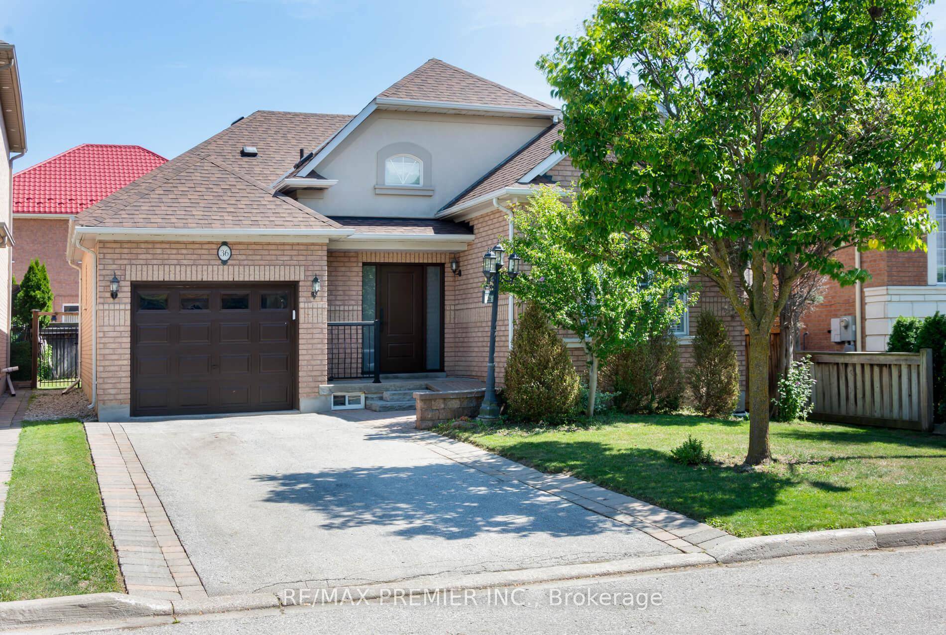 Lovely well maintained bungalow located in sought after Vellore Village.
