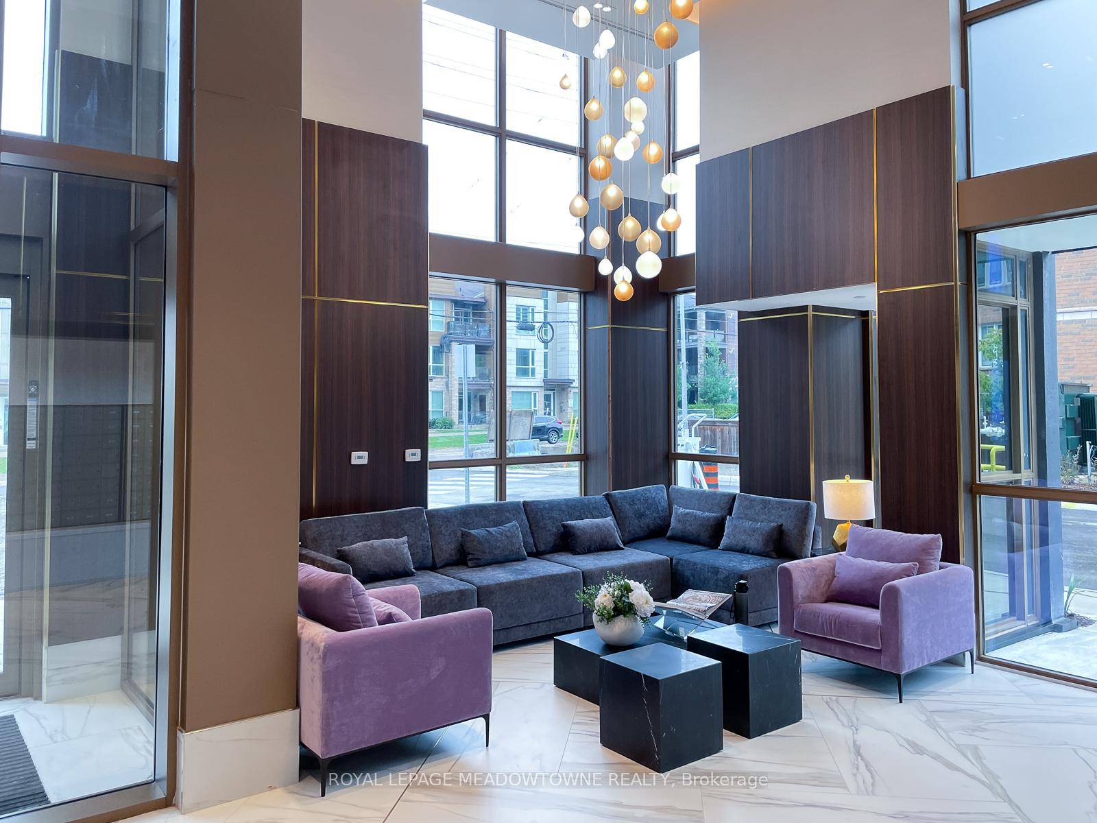 Nestled in a prime area, this luxurious condo offers not only sophisticated living spaces but also a location that's hard to beat.