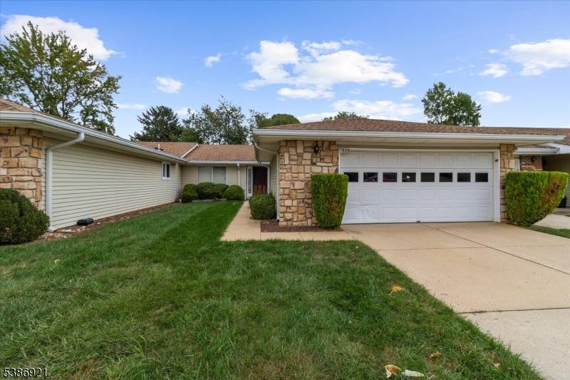 Take a look at this cute and quite pleasing 2 bedrooms 2 bathrooms.