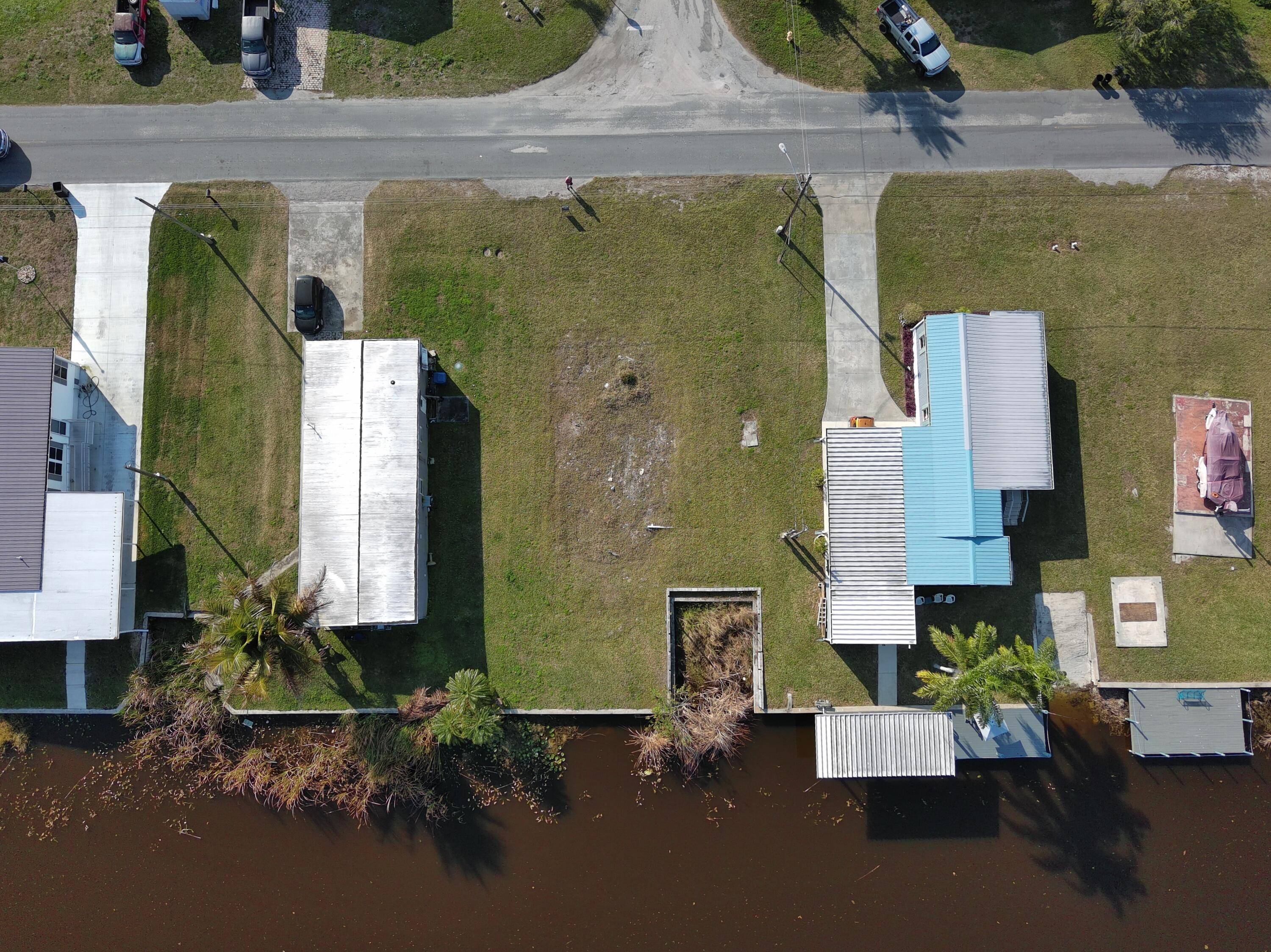 Direct Lake Okeechobee access.