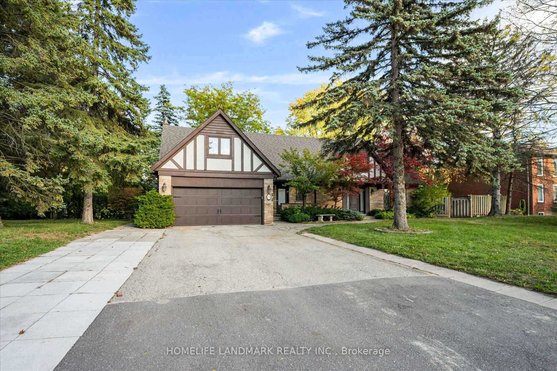 Welcome to Refined Living in Prestigious Bayview GlenSurrounded by multi million dollar estates, this home enjoys one of the most prestigious settings in Bayview Glen.