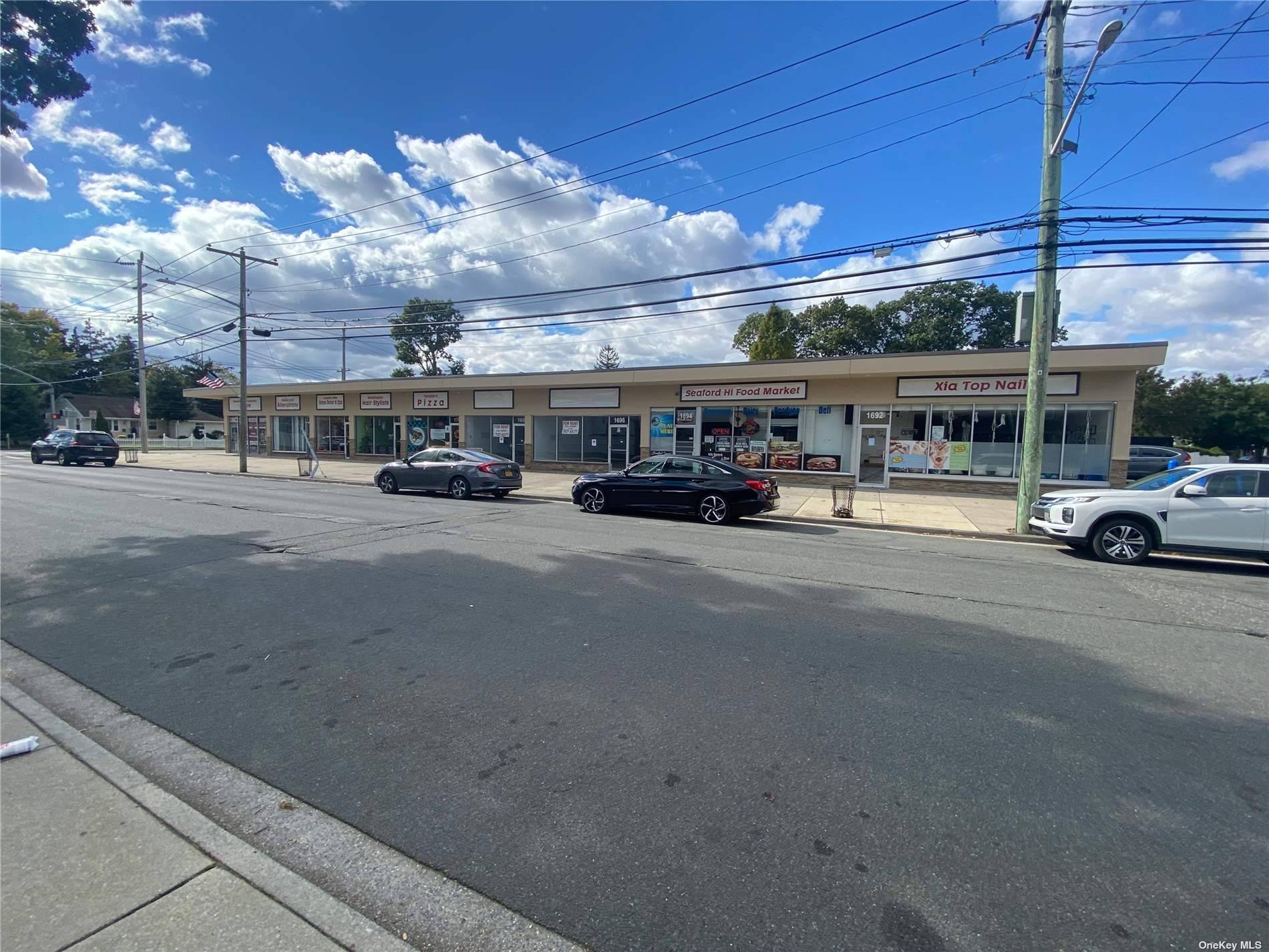 Perfect location right in the heart of the community a very busy shopping center with parking.