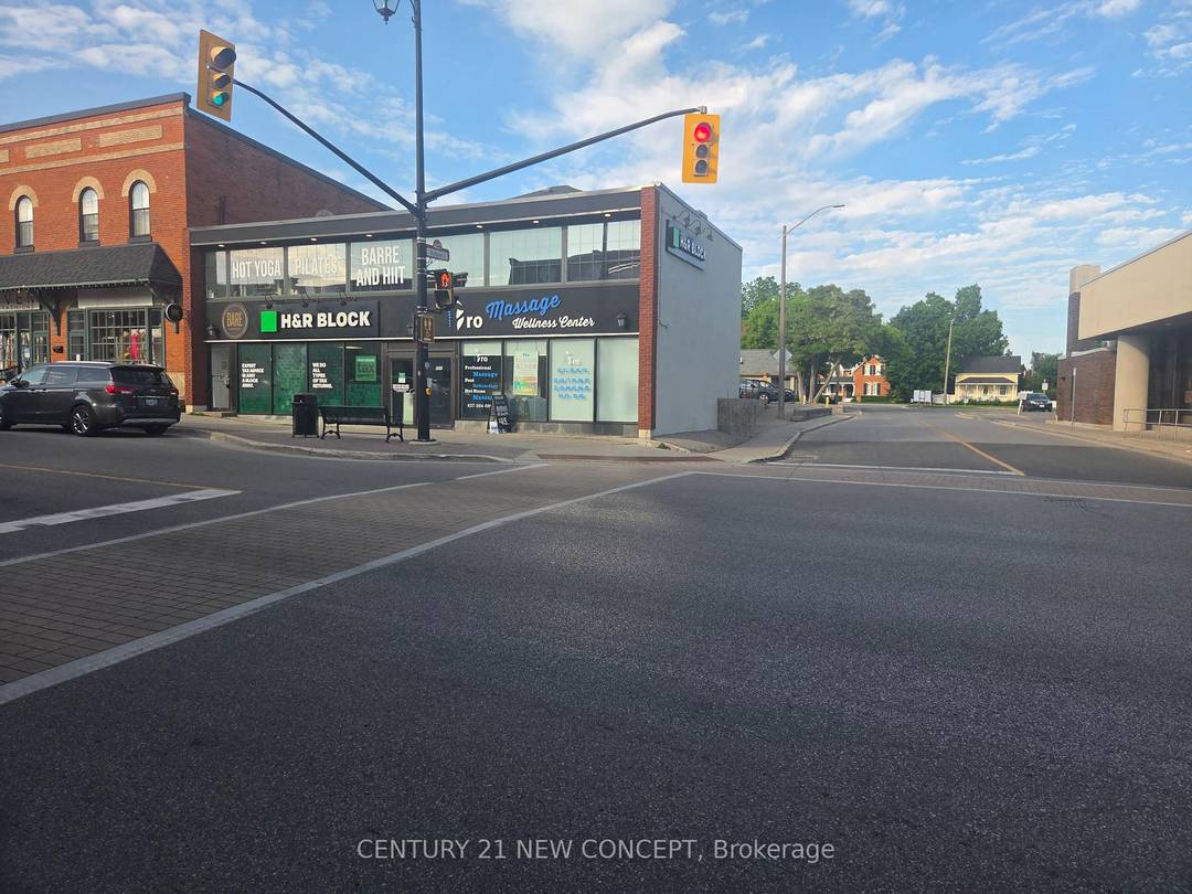 Signature Site ! ! ! Solid Freestanding Building.