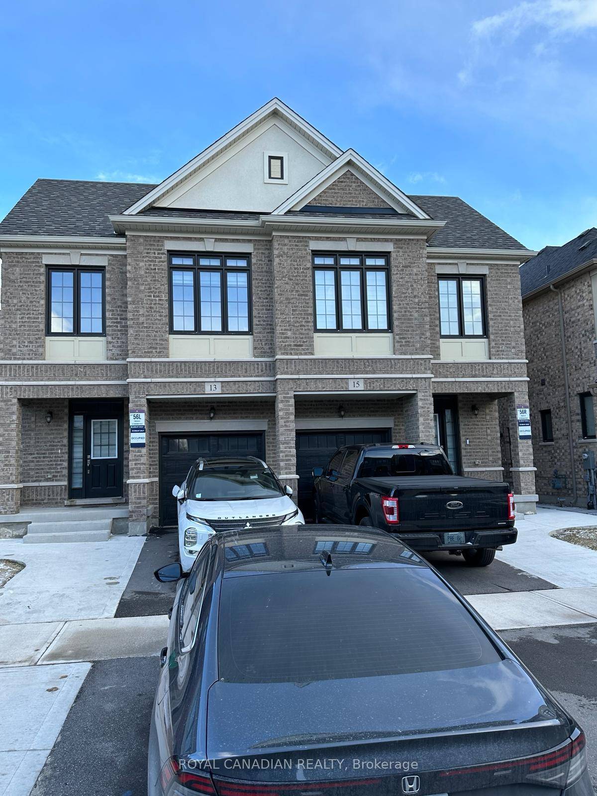 4 Bedroom Semi Detached House with 4 Bathrooms Located In A Prestigious Area Of Brampton.