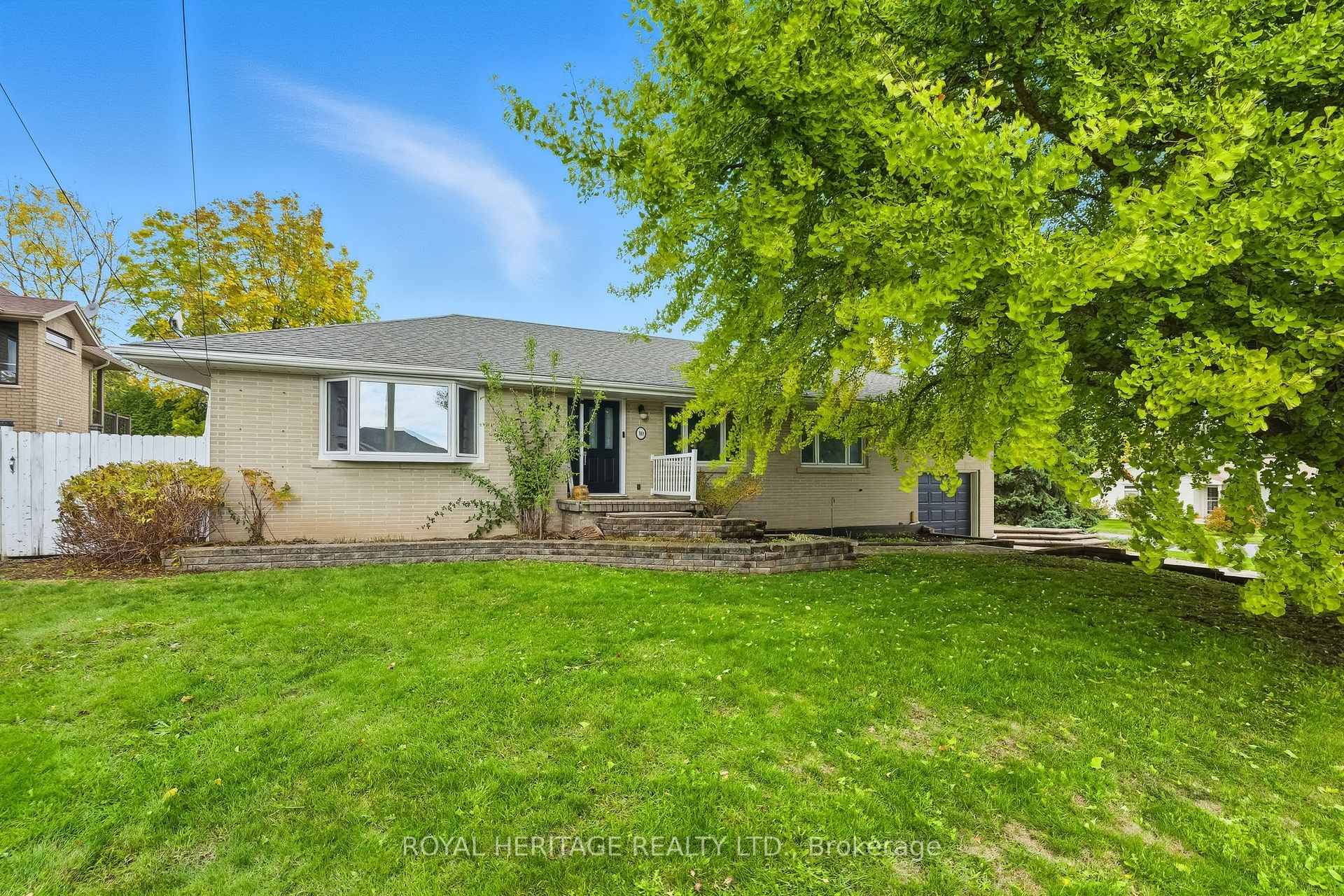 Discover this lovely detached brick bungalow in the charming town of Brighton.